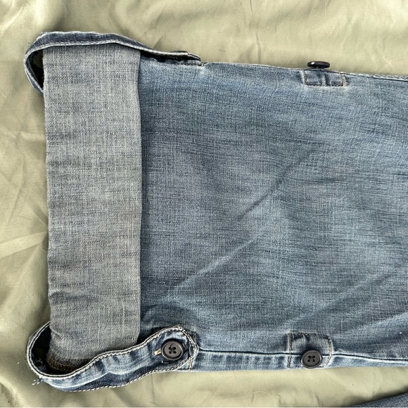 Women’s Old Navy Relaxed Denim Capris - Picture 7 of 8